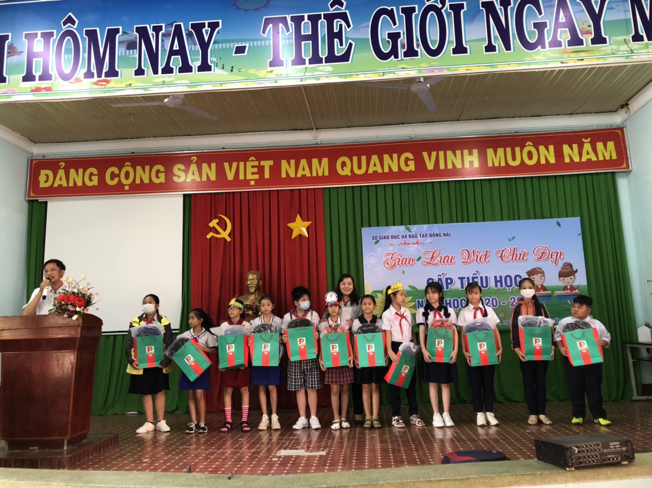 Khang Phúc tài trợ Hội thi Viết chữ đẹp cấp tỉnh cho học sinh Tiểu học tại Đồng Nai