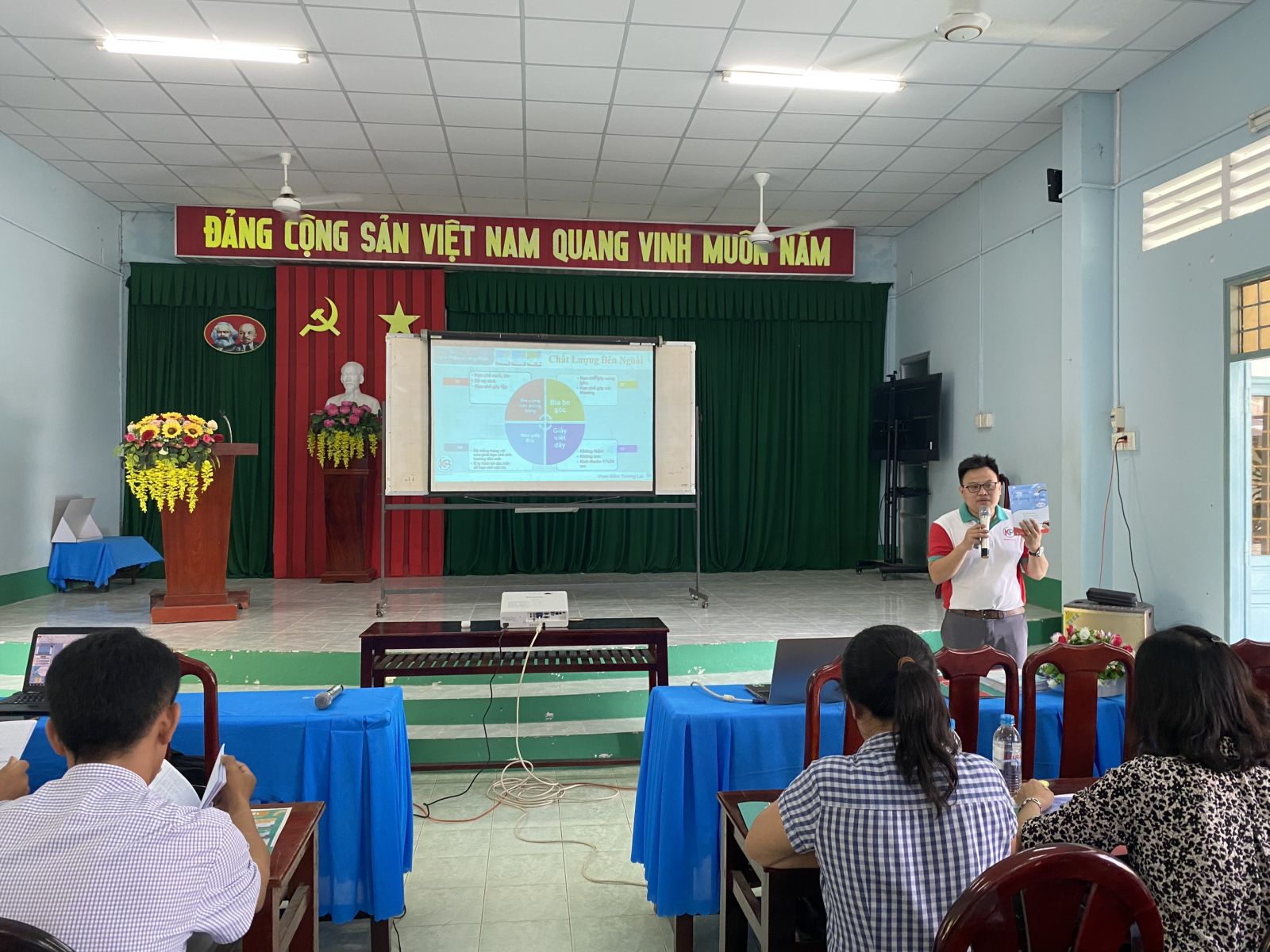 Công Ty Cổ Phần Công Nghệ Khang Phúc giới thiệu bộ vở tập viết tại tỉnh Trà Vinh