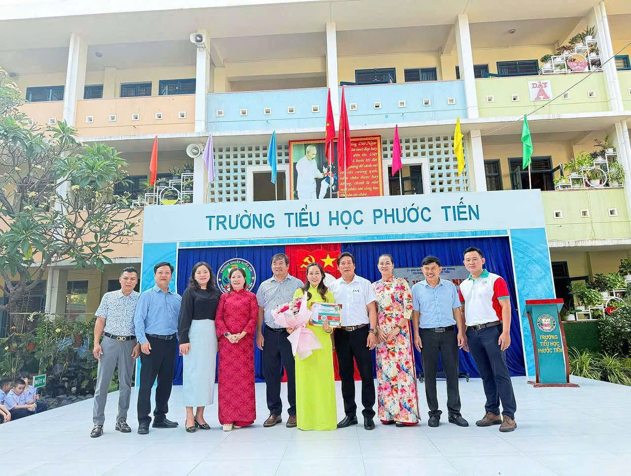 TRAO GIẢI CUỘC THI “DẠY HỌC TRỰC QUAN SÁNG TẠO VỚI ĐỒ DÙNG DẠY HỌC”